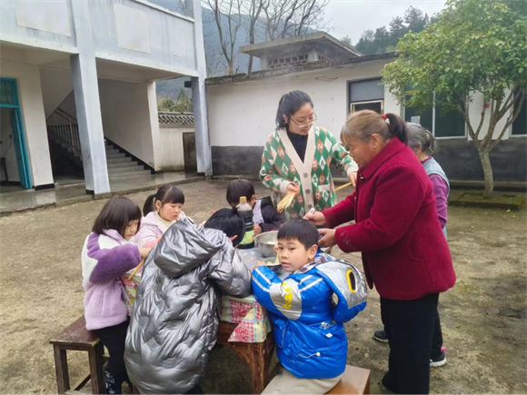 寧都縣肖田鄉(xiāng)朗際小學(xué)劉敏老師：學(xué)校在，我就在！